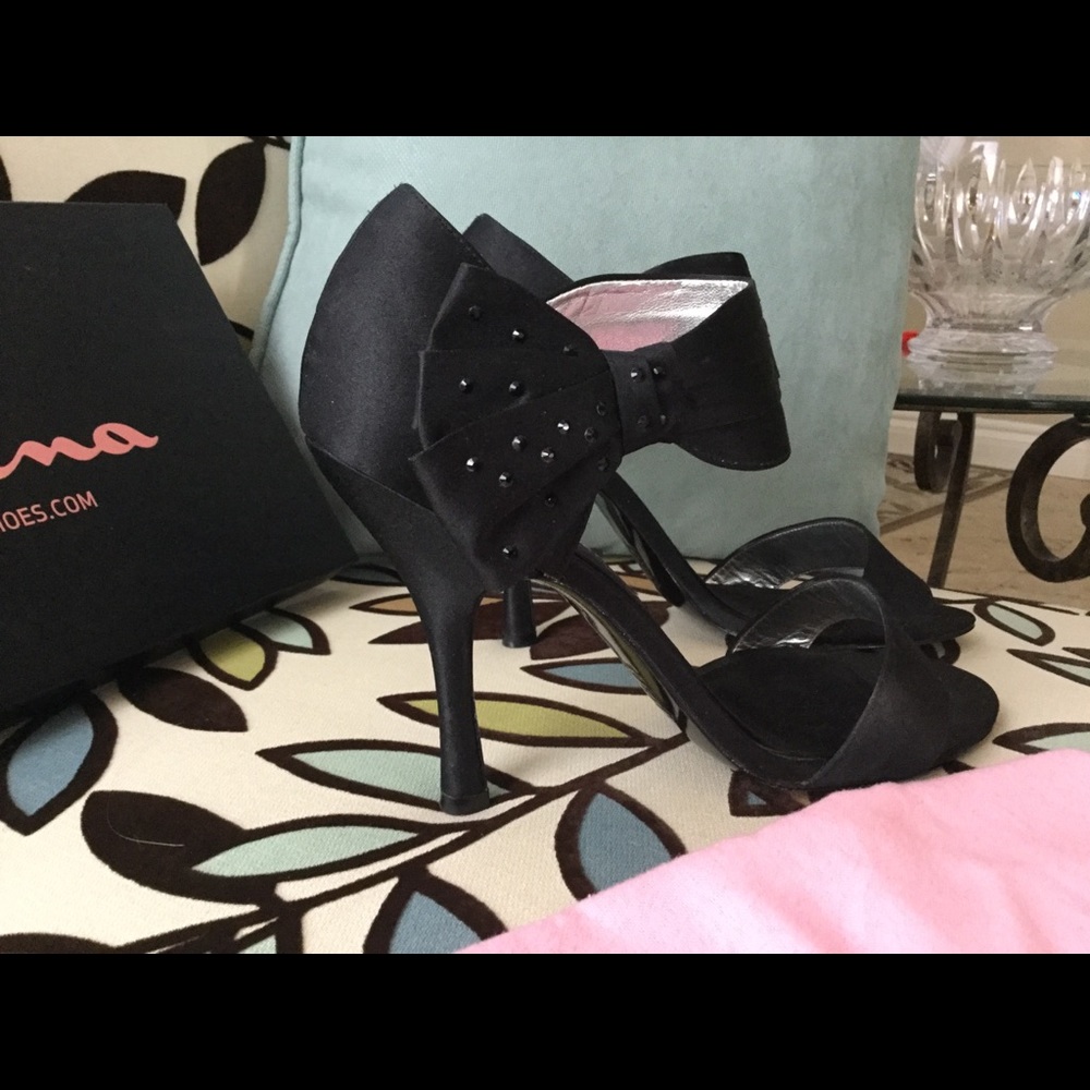 Clova Rhinestone - Picture 5 of 16